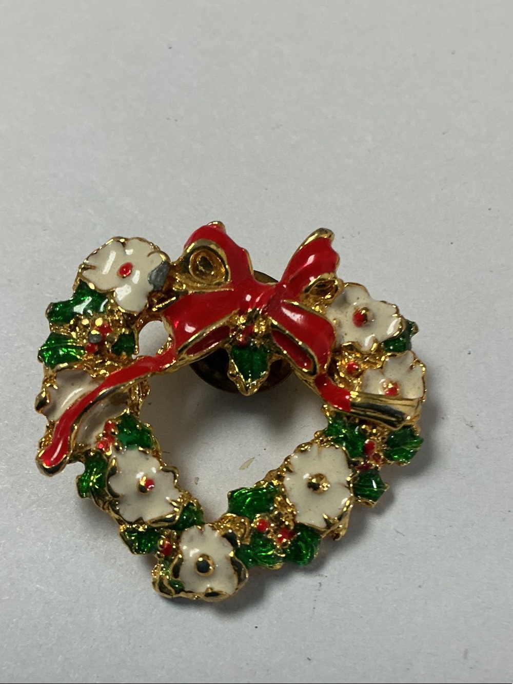 Vintage Goldtone Enameled Christmas Wreath Pin Floral Accents Red Bow